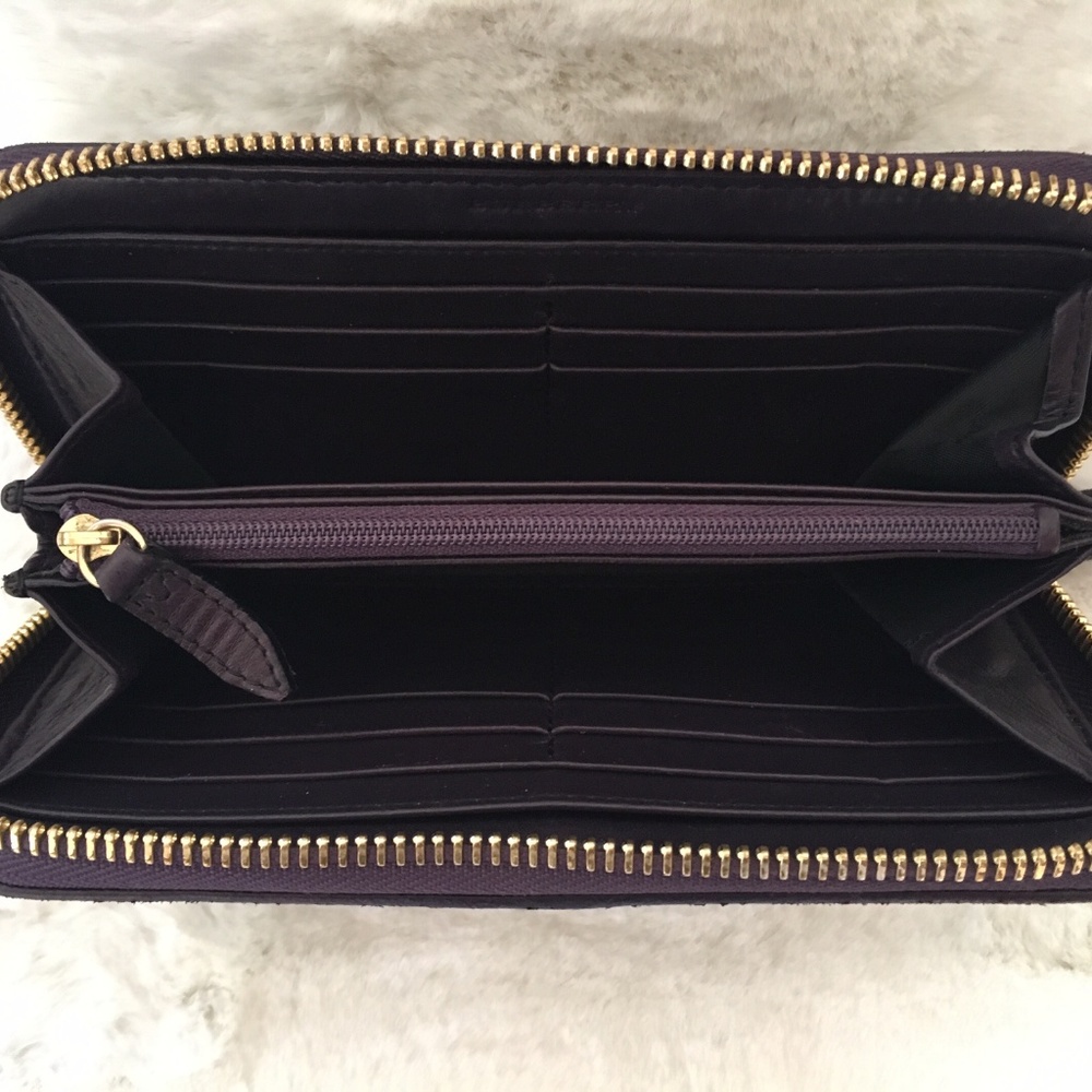 Burberry Zip-Around Leather Wallet - Picture 7 of 7